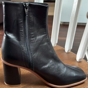 Size 37 Free People Leather Sienna Ankle Booties in Hot Fudge